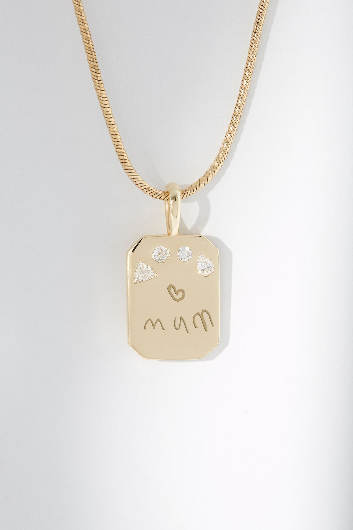 sanity:Midi Dog Tag Diamonds