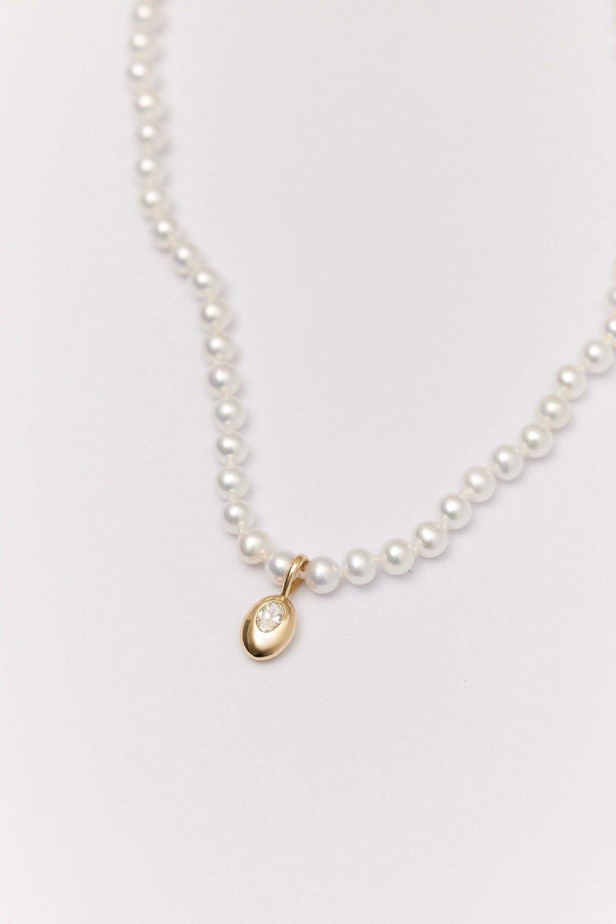 sanity:Mini Oval Diamond on Pearls Necklace