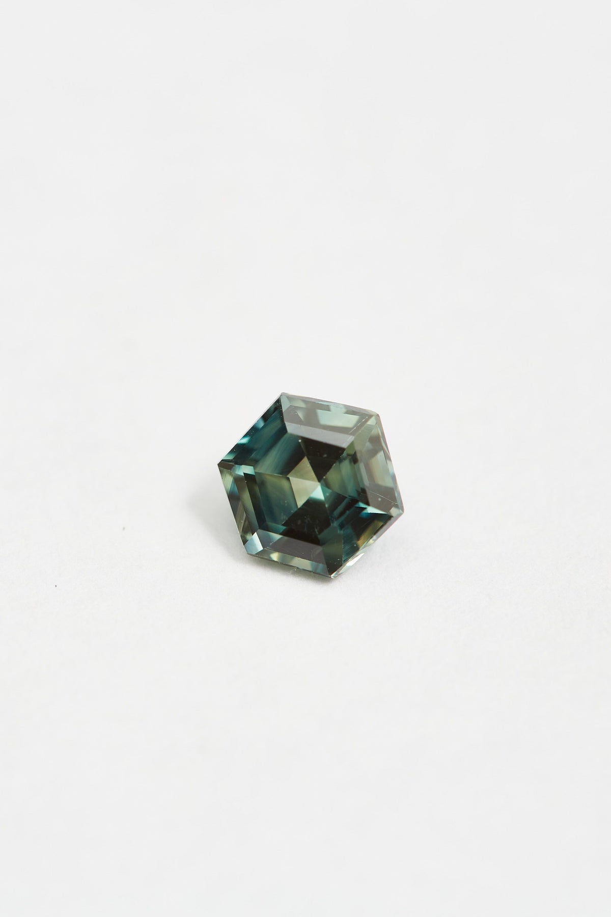sanity:Teal Sapphire Hex 0.525ct