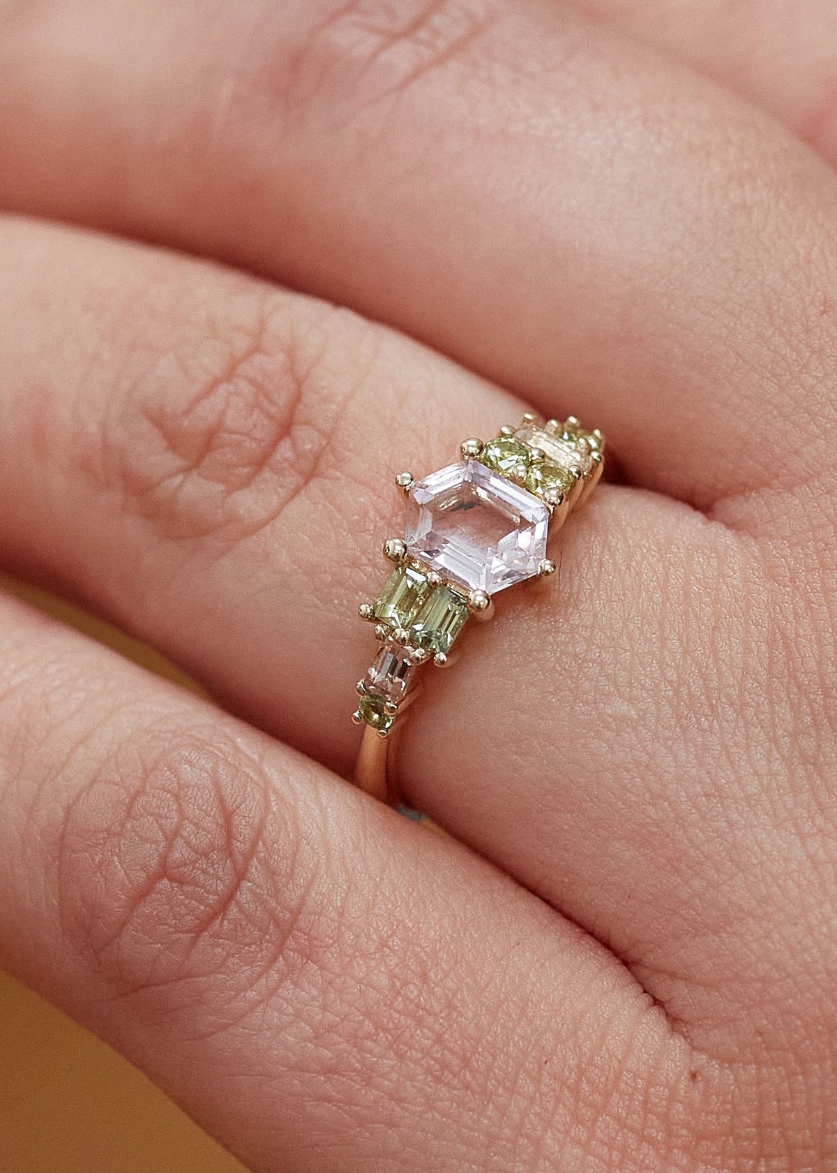 Maike-on-Hand-Ring-x-Figursky