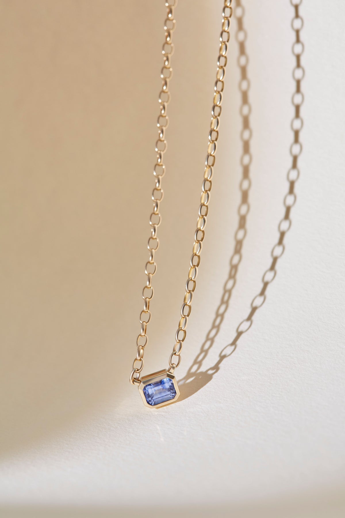 sanity:Full Bezel Sapphire Pendant