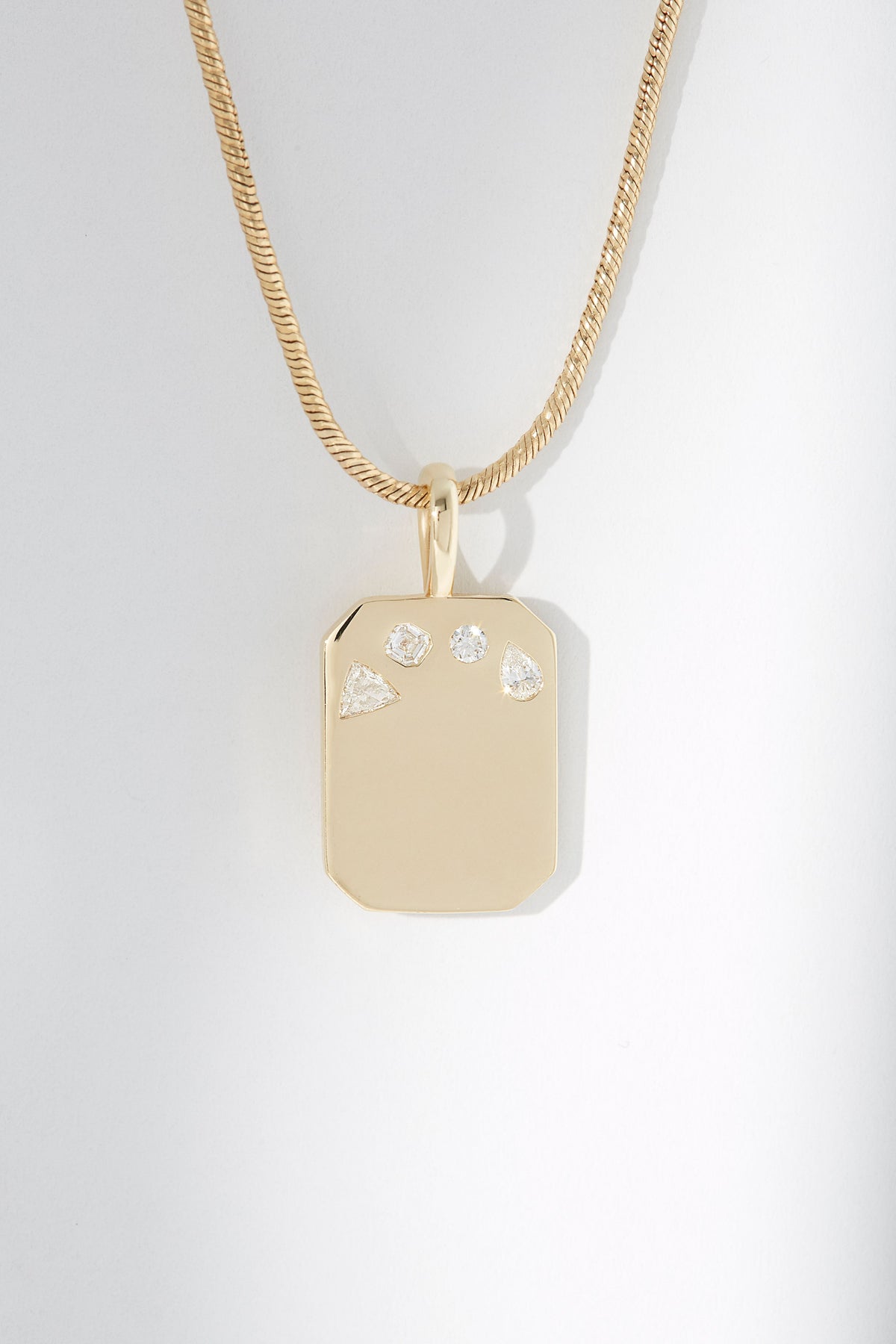 sanity:Midi Dog Tag Diamonds