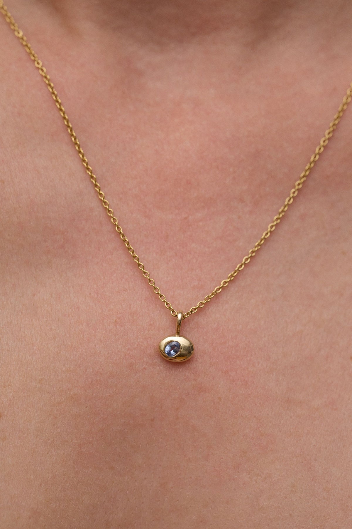 sanity:Mini Oval Wide Sapphire Pendant