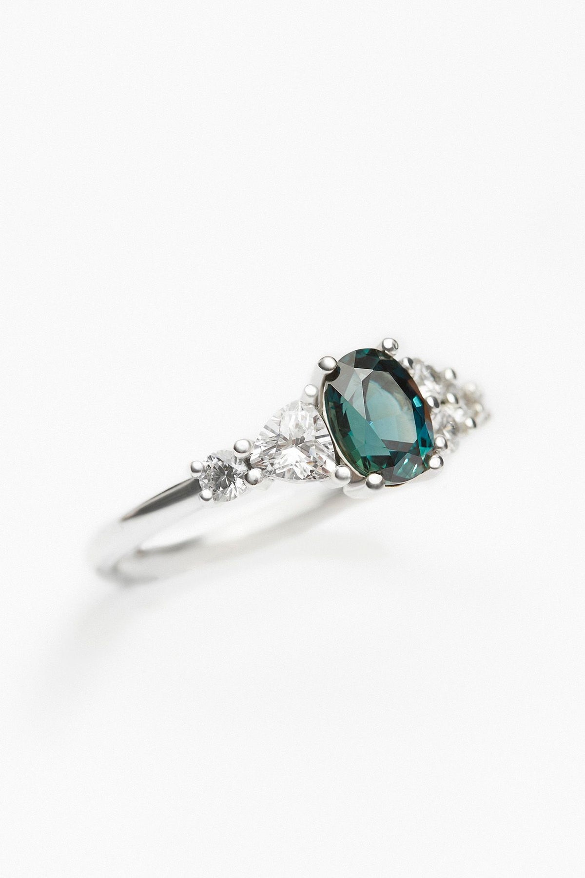 sanity:Summer Bespoke Sapphire White Gold Ring